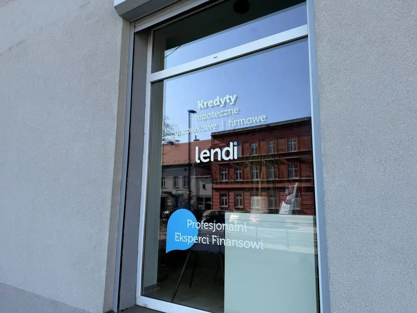 Oklejanie witryny Lendi
