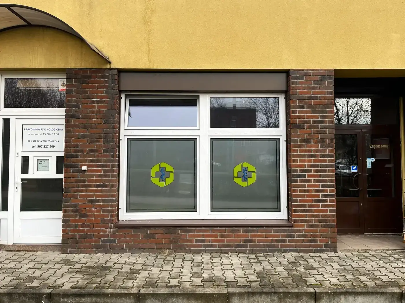 Folia mrożona na witrynie